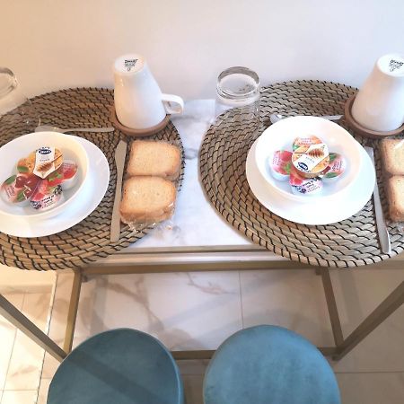 Domus Leone Tre Bed & Breakfast เนเปิลส์ ภายนอก รูปภาพ