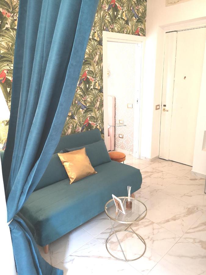 Domus Leone Tre Bed & Breakfast เนเปิลส์ ภายนอก รูปภาพ
