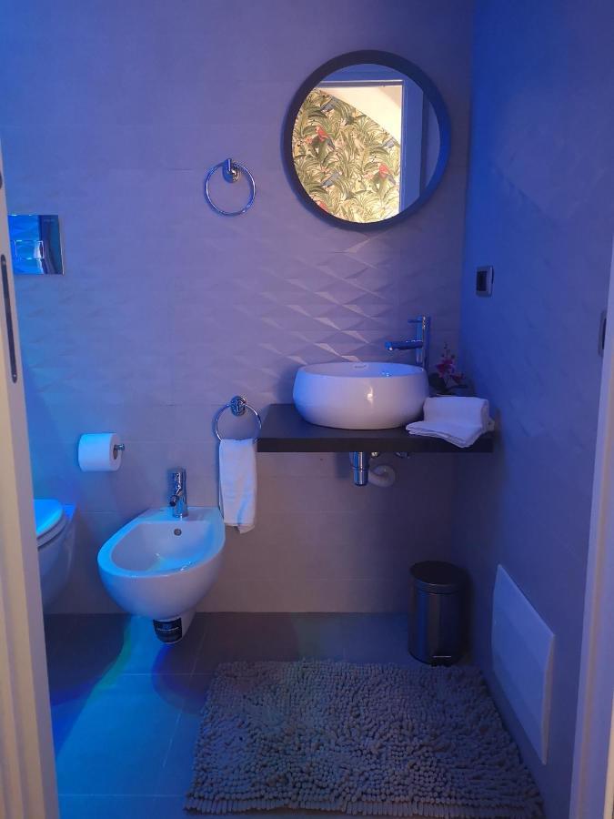 Domus Leone Tre Bed & Breakfast เนเปิลส์ ภายนอก รูปภาพ