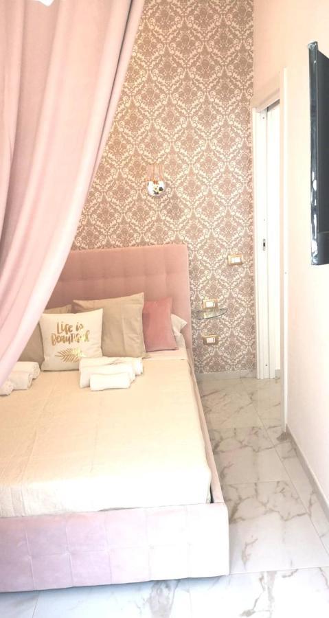 Domus Leone Tre Bed & Breakfast เนเปิลส์ ภายนอก รูปภาพ