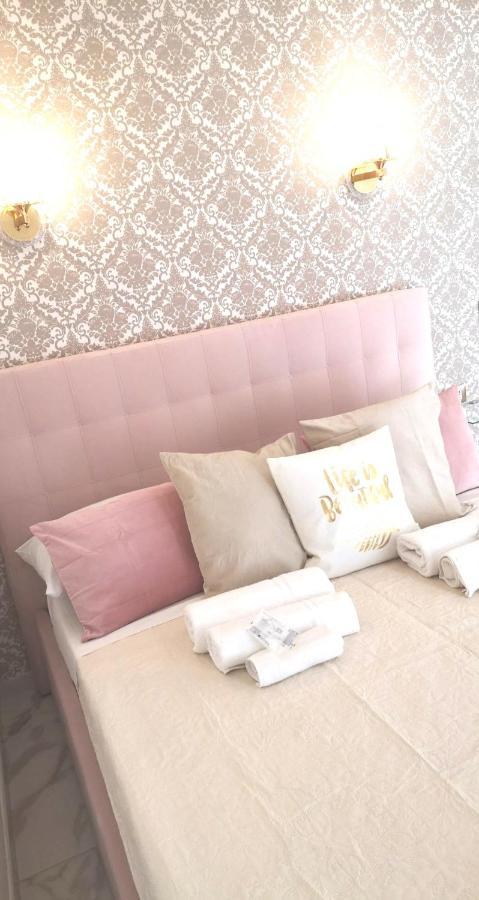 Domus Leone Tre Bed & Breakfast เนเปิลส์ ภายนอก รูปภาพ