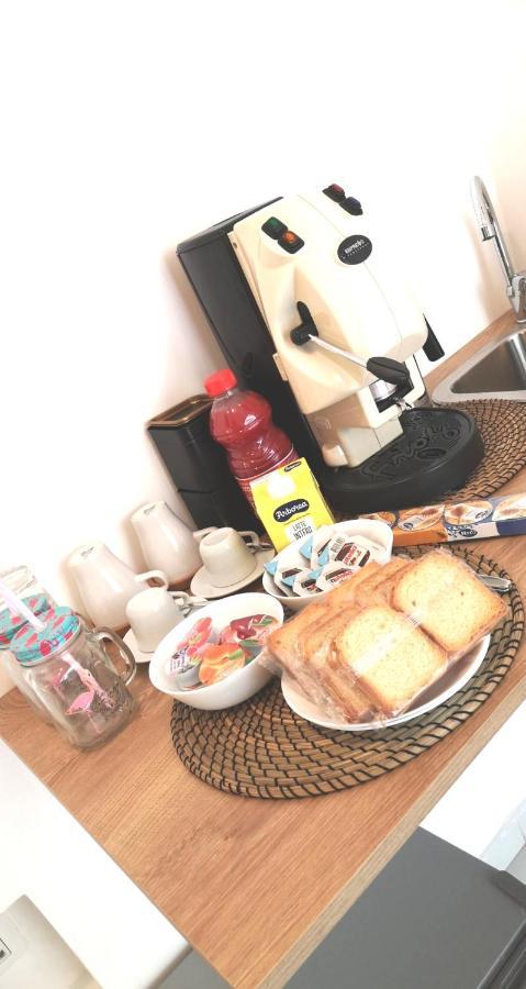 Domus Leone Tre Bed & Breakfast เนเปิลส์ ภายนอก รูปภาพ