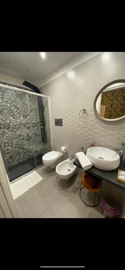 Domus Leone Tre Bed & Breakfast เนเปิลส์ ภายนอก รูปภาพ